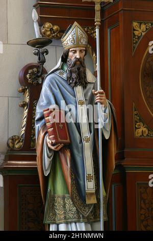 Der heilige Methodius, Statue auf dem St.-Josefs-Altar in der Kirche des heiligen Franziskus von Assisi in Zagreb, Kroatien Stockfoto