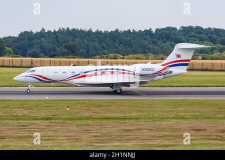 Luton, Vereinigtes Königreich - 8. Juli 2019: Gulfstream Aerospace G650ER Flugzeug am Flughafen London Luton im Vereinigten Königreich. Stockfoto