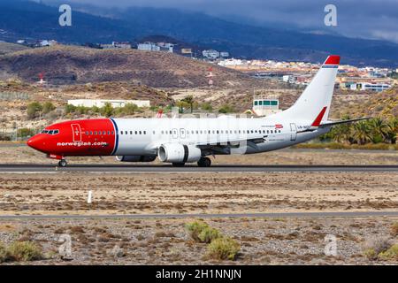 Teneriffa, Spanien - 23. November 2019: Norwegische Boeing 737-800 Flugzeug auf Teneriffa Süd Flughafen in Spanien. Boeing ist ein amerikanischer Flugzeughersteller Stockfoto