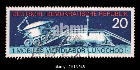 Briefmarke gedruckt in Ostdeutschland zeigt die sowjetischen Mond Maschine Lunokhod - 1, ca. 1971 Stockfoto