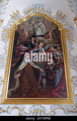 St. Maria Magdalena de Pazzi mit St. Aloysius kniend auf einer Wolke, Saint Aloysius Gonzaga altar Jesuitenkirche St. Franz Xaver in Luzern, Schweiz. Stockfoto