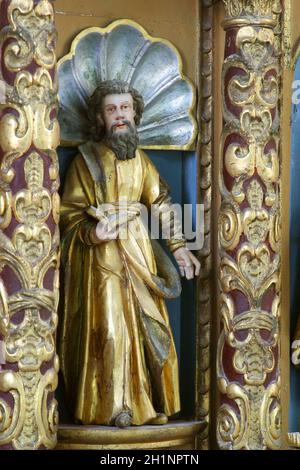 Statue des Heiligen Paulus auf dem Hauptaltar in der Kapelle der Heiligen Fabian und Sebastian in Slani Potok, Kroatien Stockfoto