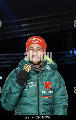 Markus Eisenbichler (TSV Siegsdorf) bei der Medaillenvergabe auf der Medal Plaza Skispringen Herren, FIS Nordische Ski-WM 2019 in Innsbruck. Stockfoto