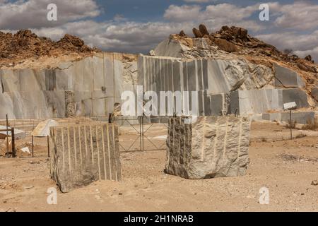 Marmorbruch im Süden der Kleinstadt Karibib, Erongo, Namibia Stockfoto