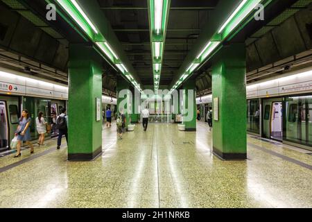 Hongkong, China - 19. September 2019: Metro Hongkong U-Bahn Hongkong MTR Tai wo Hau Station in China. Stockfoto