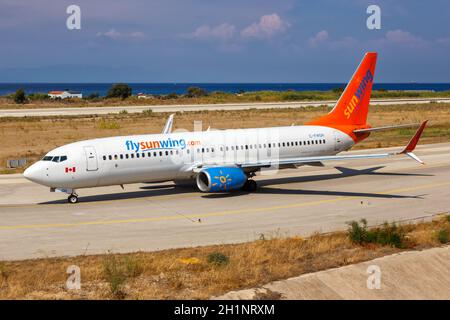 Rhodos, Griechenland - 12. September 2018: Sunwing Boeing 737-800 Flugzeug am Flughafen Rhodos (RHO) in Griechenland. Boeing ist ein amerikanischer Flugzeughersteller HE Stockfoto