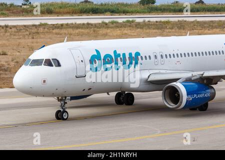 Rhodos, Griechenland - 12. September 2018: Kleinplanet Airlines Airbus A320 am Flughafen Rhodos (RHO) in Griechenland. Airbus ist ein europäisches Flugzeughersteller Stockfoto