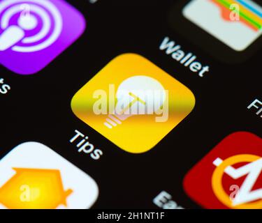 BAYONNE, FRANKREICH - CIRCA JANUAR 2021: App-Symbol für Tipps auf dem Apple iPhone-Bildschirm. Stockfoto