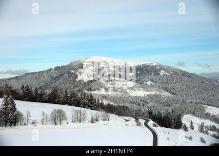 Themenbild - Wintereinbruch im Schwarzwald - Belchenblick von der Nonnenmattweiher-Spur aus gesehen Stockfoto