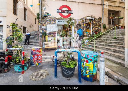 Marseille, Frankreich - Dezember 4, 2016: Сoloured art Street in der Altstadt von Marseille, Provence, Frankreich. Stockfoto