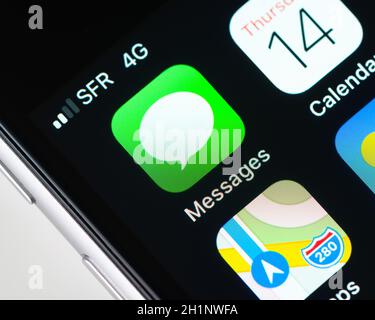 BAYONNE, FRANKREICH - CIRCA JANUAR 2021: Nachrichten App Icon auf dem Apple iPhone Bildschirm. Stockfoto