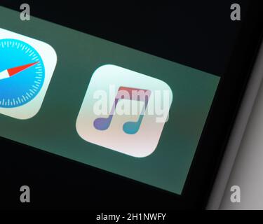 BAYONNE, FRANKREICH - CIRCA JANUAR 2021: Musik-App-Symbol auf dem Apple iPhone-Bildschirm. Stockfoto