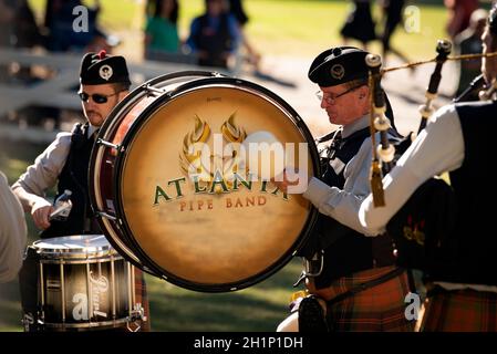 Stone Mountain, Georgia, USA. Oktober 2021. Atlanta Pipe Band tritt bei den GeorgiaÃs Stone Mountain Highland Games am 16. Oktober auf (Foto: © Robin Rayne/ZUMA Press Wire) Stockfoto