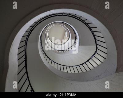 Korkenziehertreppe im Deutschen Museum von Meisterwerken der Naturwissenschaft Und Technik - München Stockfoto