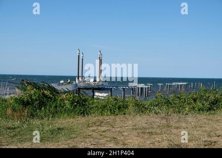 Der neue Pier und Hafen wird in Koserow auf der wunderschönen Insel Usedom gebaut. Stockfoto