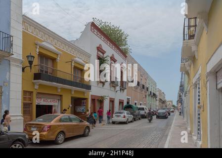 Fußgänger auf der Straße in Campeche City Mexiko Stockfoto