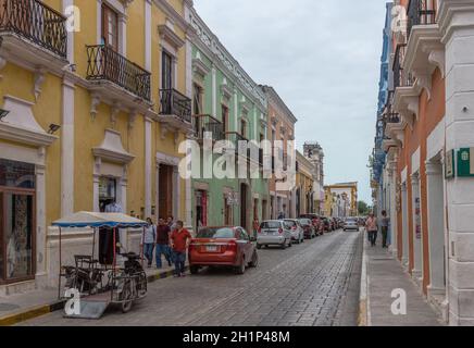 Fußgänger auf der Straße in Campeche City Mexiko Stockfoto