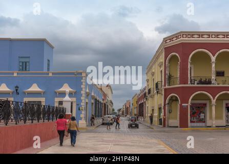 Fußgänger auf der Straße in Campeche City Mexiko Stockfoto