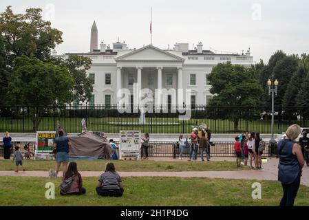 Washington DC, USA 9-24-20, Demonstranten versammeln sich vor dem Weißen Haus. Stockfoto