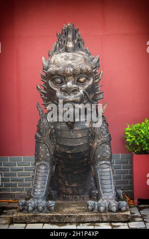 Skulptur des chinesischen Löwen in Sanya, Insel Hainan Stockfoto