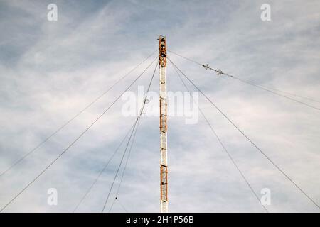 Arbeitsbühnen für die Übertragung von Radiowellen im langwelligen Bereich. Mittel der Kommunikation mit u-Booten. Stockfoto