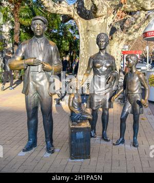 Sotschi, Russland - 31. Dezember 2020: Denkmal zu Ehren des Komödienfilms 'der Diamant-Arm' Stockfoto