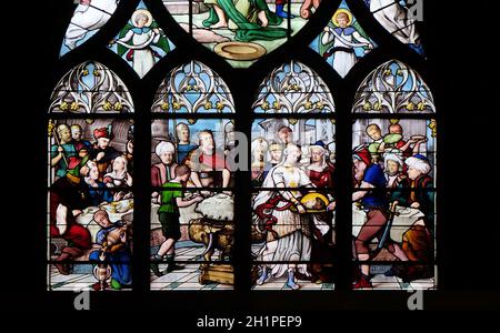 Salome zeigt den Kopf des Johannes des Täufers zu Herodes, Kirchenfenster in St. Severin Kirche in Paris, Frankreich Stockfoto