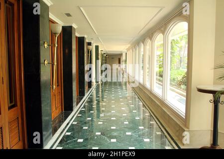 Das Oberoi Grand Hotel, das früher als das Grand Hotel bekannt war, liegt im Herzen von Kalkutta an der Jawaharlal Nehru Road Stockfoto