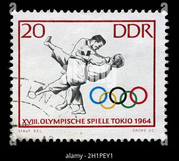 Gedruckt in DDR Stempel zeigt Judo, 18. Olympiade Tokio 64, ca. 1964 Stockfoto