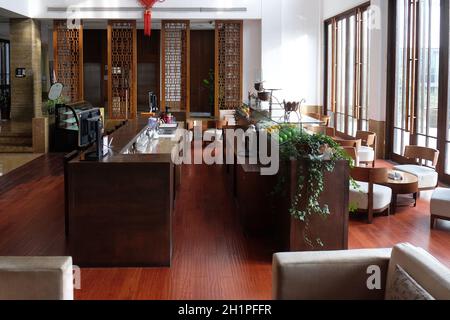 Lounge Bar Interior, Yuehe Hotel, Nanhu Qu, Jiaxing Shi, Zhejiang Sheng, In Jiaxing, China. Stockfoto