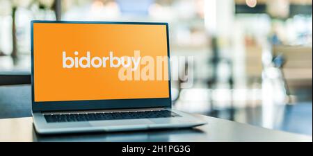 POZNAN, POL - SEP 23, 2020: Laptop-Computer mit Logo von bidorbuy, einer E-Commerce-Website Stockfoto