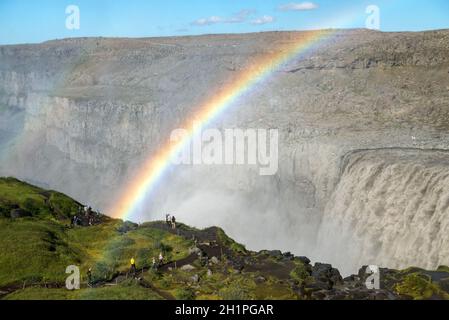 Dettifoss, Island - 23. Juli 2017: Dettifoss ist der mächtigste Wasserfall auf Island. Es ist in Jokulsargljufur Nationalpark im Nordosten Stockfoto