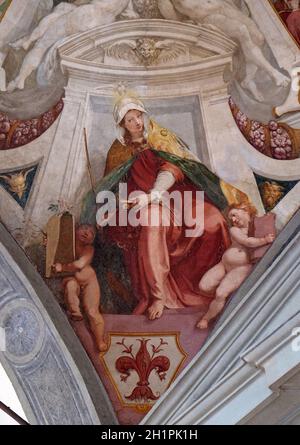 Tugend Ecclesia, Fresko von Bernardino Poccetti Ospedale degli Innocenti - Außen Arcade, Florenz, Italien Stockfoto