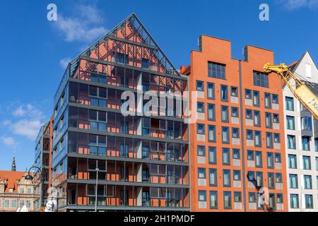 Danzig, Polen - 6. September 2020: Moderne Architektur der Kornspeicher-Insel in der Altstadt von Danzig. Polen Stockfoto