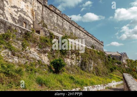 Bau in der Form einer Festung oder eine alte steinerne Burg Stockfoto