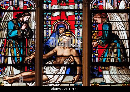 Deposition vom Kreuz, Kirchenfenster von St. Germain-l'Auxerrois Kirche in Paris, Frankreich Stockfoto