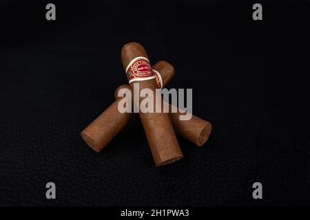 Santa Clara, Kuba - April 7, 2019: eine Nahaufnahme von drei Romeo und Julieta kubanische Zigarren Stockfoto