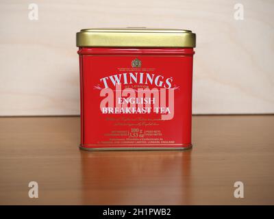 LONDON, Großbritannien - CIRCA FEBRUAR 2021: Box mit Twinings losen englischen Frühstückstee Stockfoto