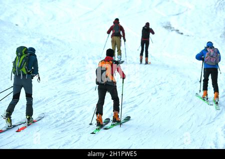 Schitoureneher auf dem Kasberg (Bezirk Gmunden, Oerreich, Österreich) - Skitourengeher auf dem Kasberg (Kreis Gmunden, Oberösterreich, Österreich) Stockfoto