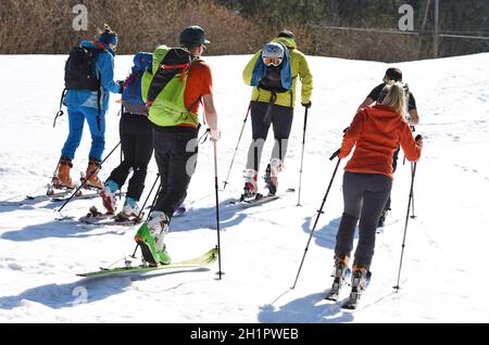 Schitoureneher auf dem Kasberg (Bezirk Gmunden, Oerreich, Österreich) - Skitourengeher auf dem Kasberg (Kreis Gmunden, Oberösterreich, Österreich) Stockfoto