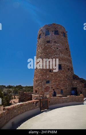 Grand Canyon und Wachturm (1932), Desert View, East Rim Drive, Grand-Canyon-Nationalpark, Arizona, USA Stockfoto