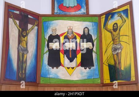 Altar in der Katholischen Kirche St. Cyrill und Methodius und St. Benedikt in Ohrid, Mazedonien Stockfoto