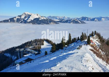 Zwölferhorn am Wolfgangsee (St. Gilgen, Salzkammergut, Salzburg, Österreich) - Zwölferhorn am Wolfgangsee (St. Gilgen; Salzkammergut, S Stockfoto