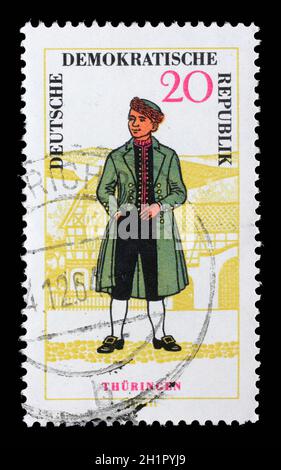 Briefmarke gedruckt in Ostdeutschland zeigt regionale Kostüm von Thüringen. Ost-Deutschland, ca. 1966 Stockfoto