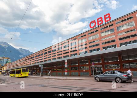 Innsbruck, Österreich - 1. August 2020: Hauptbahnhof Innsbruck ÖBB Österreichische Bundesbahnen in Österreich. Stockfoto