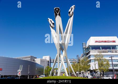 Stuttgart, 22. April 2020: Porsche Hauptsitz Art Architecture in Stuttgart Zuffenhausen. Stockfoto