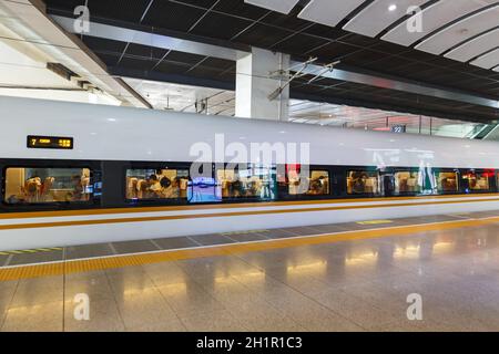 Peking, China - 29. September 2019: High-Speed-Zug Auto Wagon Fuxing High-Speed Beijing South Railway Station in China. Stockfoto