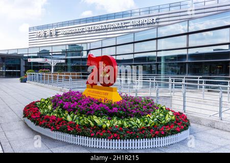 Shanghai, China - 27. September 2019: Terminal 1 des Flughafens Shanghai Hongqiao (SHA) in China. Stockfoto