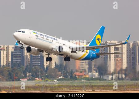 Tel Aviv, Israel - 24. Februar 2019: Ukraine International Airlines Boeing 737-800 Flugzeug am Tel Aviv Flughafen (TLV) in Israel. Boeing ist ein Amerika Stockfoto