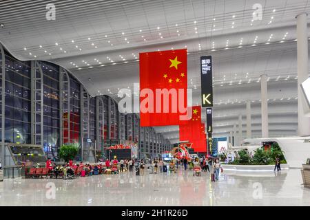 Guangzhou, China - 23. September 2019: Terminal 2 des Guangzhou Baiyun Flughafens (CAN) in China. Stockfoto